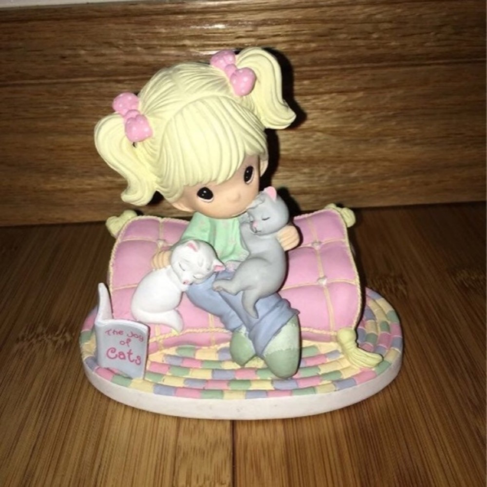Precious Moments Hamilton Collection Home Is Where My Cats Are Figurine